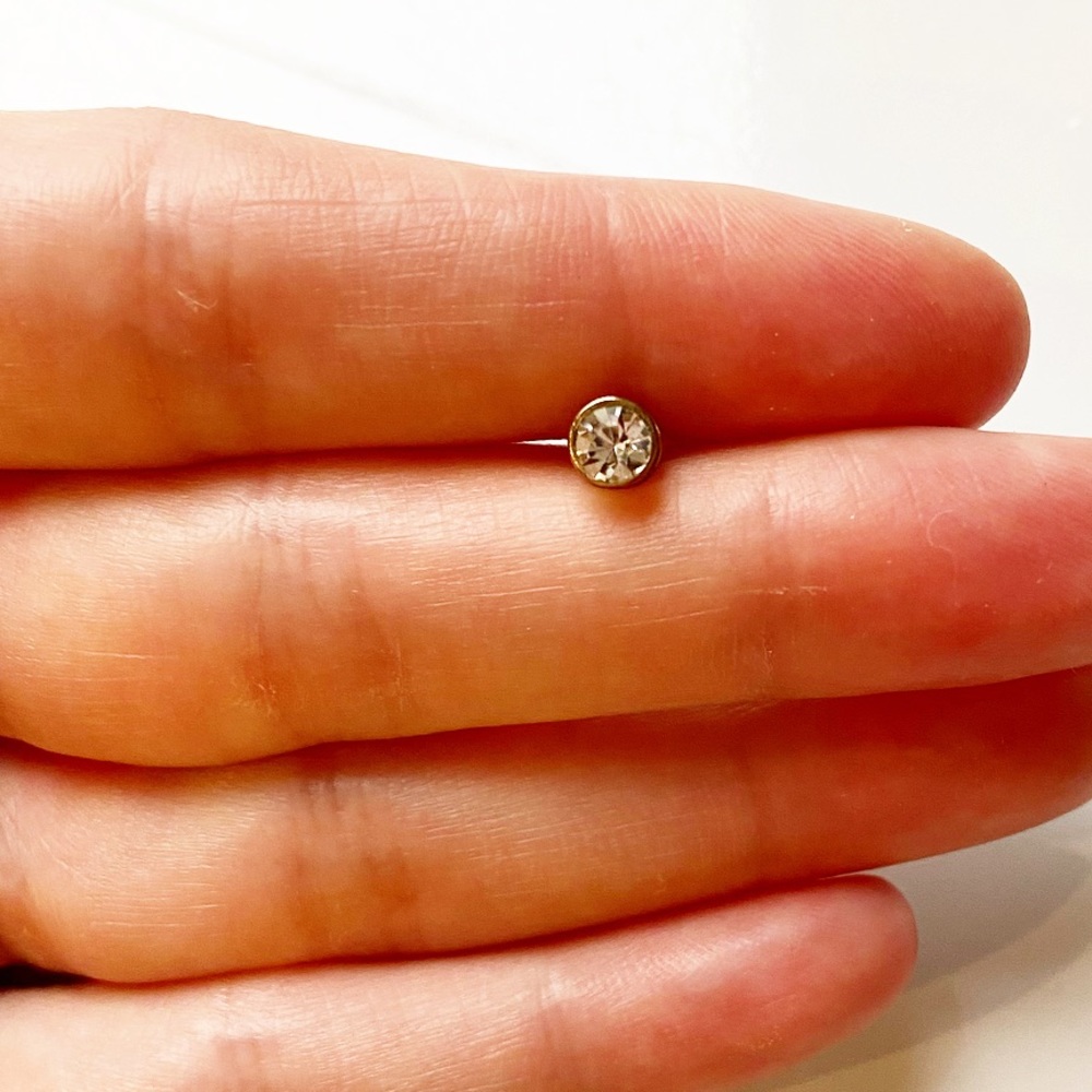 Single 3/4-ct solitaire diamond stud earring